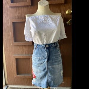 Apt.9 - Over The Shoulder White top
